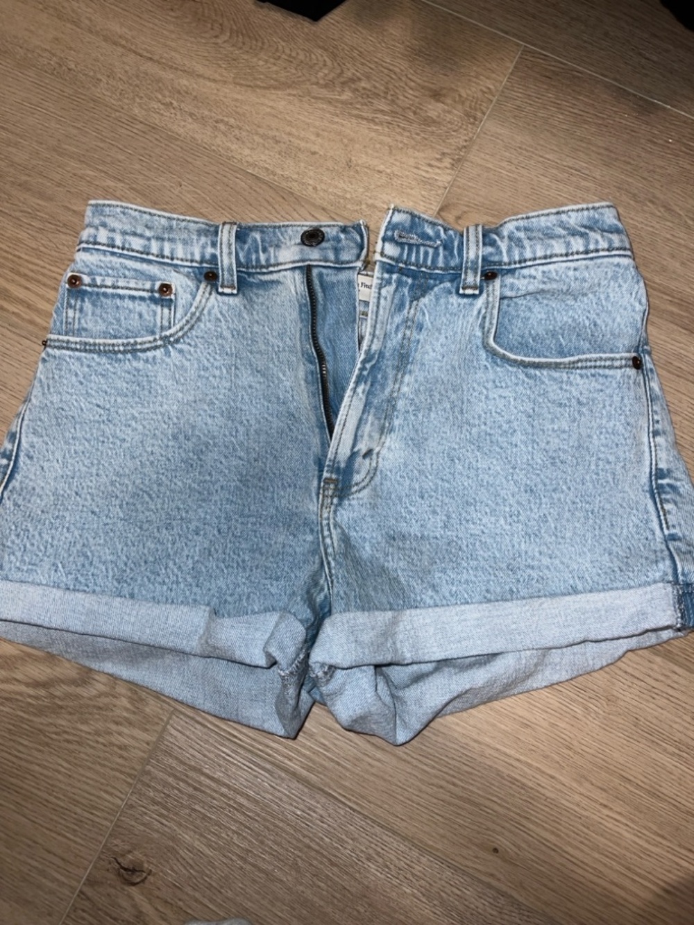 Abercrombie & Fitch HR mom short